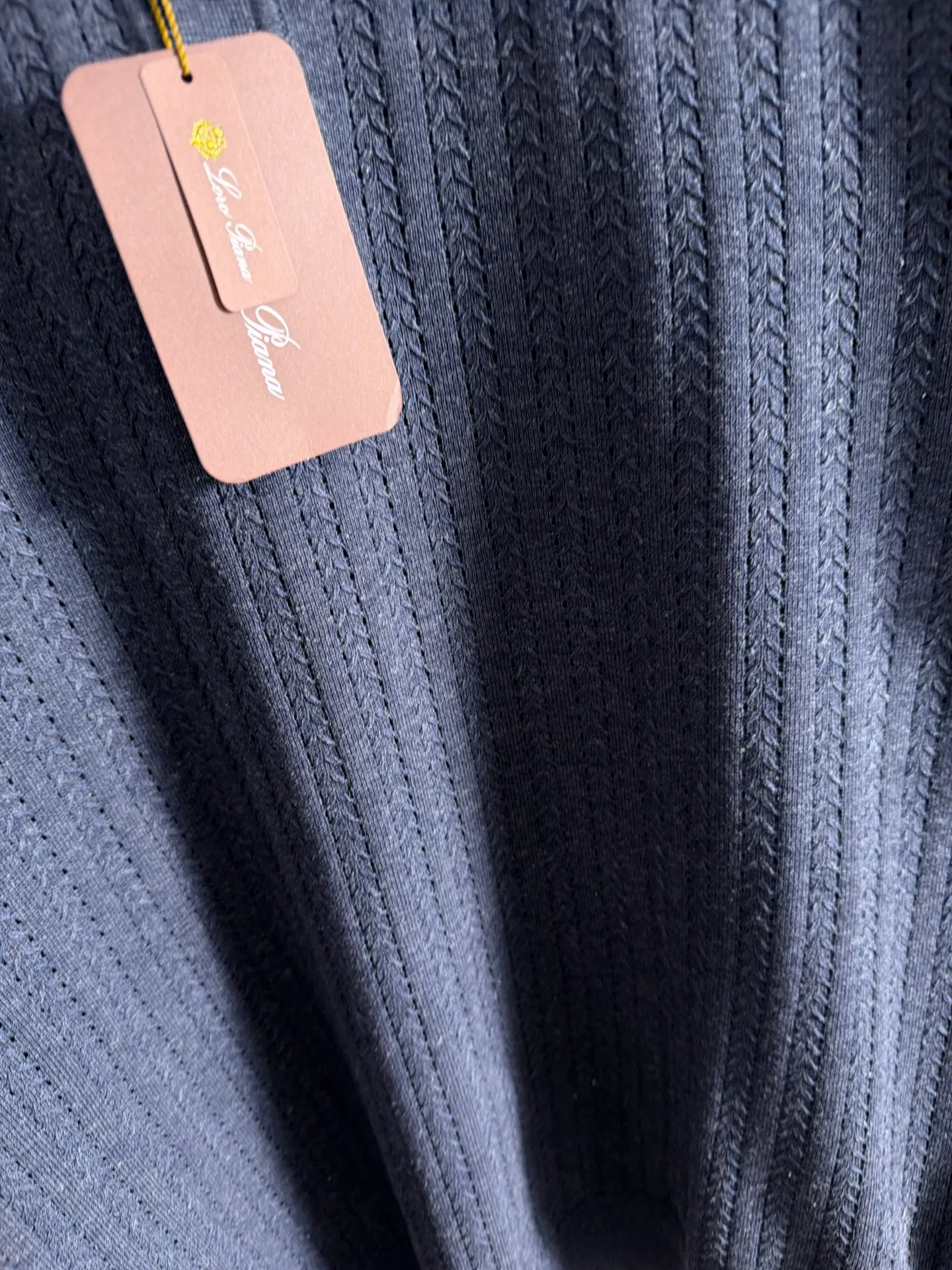 Next day shipment LP high quality Loro Piana 26ss New Arrival men's short-sleeved T-shirt Made of combed cotton yarn knitted cotton fabric, no pressure when entering and exiting the counter Exclusive control of raw materials It feels substantial when weighed, and the upper body is more textured than ordinary T-shirts. This texture can cope with the weather easily and is suitable for both hot and cold! Loose fit design, looks noble. The only correct version is available Size: M to XXXL